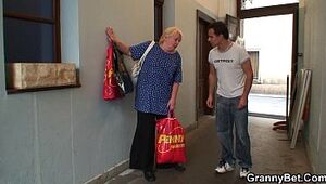 Older grandma satiates an youthful boy