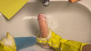 Steamy Housewife Washes Fake penis After Her Cunt