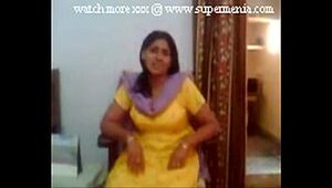 indian punjabi aunty flashing mammories to youthfull paramour
