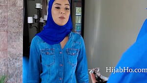 Teenage In Hiajb Caught In Three way
