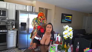 Cuckold Plus-size neighbor gets poked by a clown